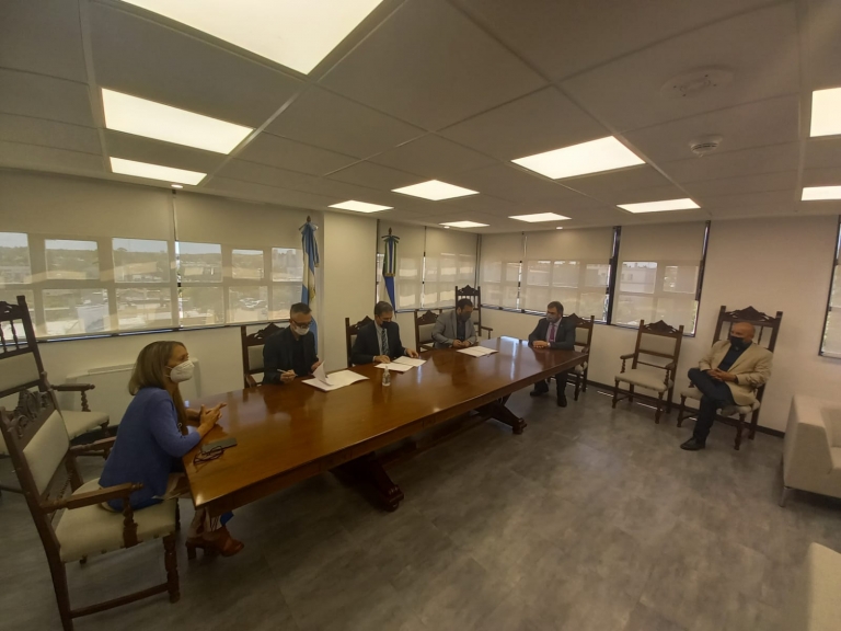 Convenio de investigaci&oacute;n entre el Poder Judicial, la Universidad de Rio Negro y el Colegio de Abogados