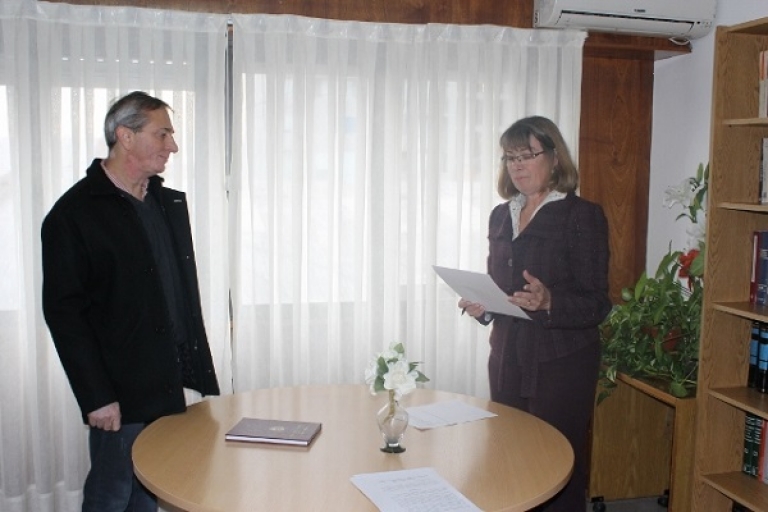 Jur&oacute; un arquitecto y un auxiliar administrativo para la Cuarta Circunscripci&oacute;n