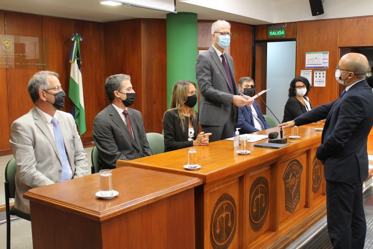 Asumi&oacute; el primer juez electoral de R&iacute;o Negro