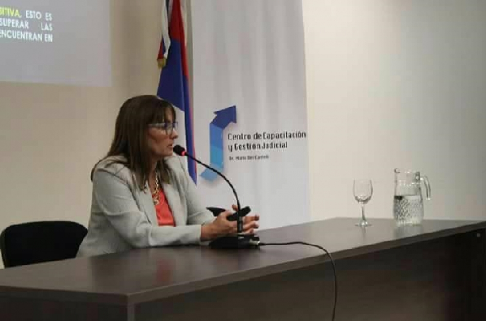 Jueza de Paz de R&iacute;o Negro disert&oacute; en las jornadas sobre violencia en Misiones